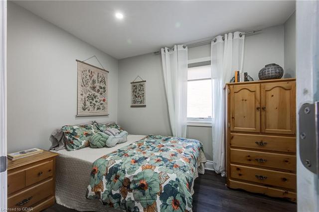 154 Alice Street, House detached with 2 bedrooms, 1 bathrooms and 3 parking in Guelph ON | Image 30