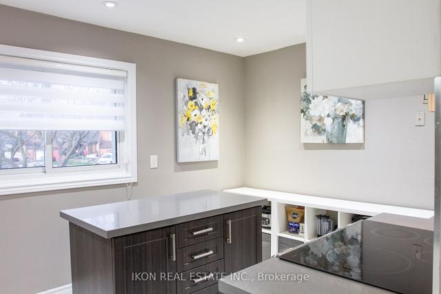 15 Cheatham Pl, House attached with 3 bedrooms, 3 bathrooms and 2 parking in Toronto ON | Image 2
