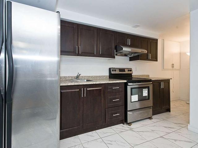 256 Roywood Dr, House semidetached with 3 bedrooms, 2 bathrooms and 4 parking in Toronto ON | Image 7
