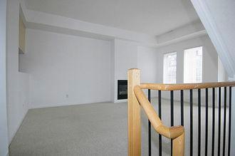 th35 - 11 Niagara St, Townhouse with 3 bedrooms, 2 bathrooms and 1 parking in Toronto ON | Image 3