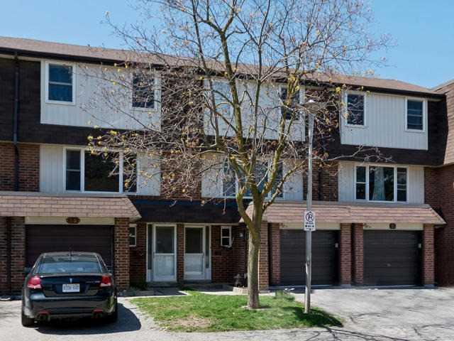 29 - 371 Bronte St S, Townhouse with 3 bedrooms, 2 bathrooms and 1 parking in Milton ON | Image 1