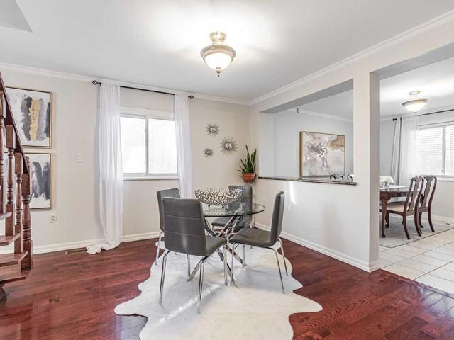 29 Laurel Ave, House detached with 3 bedrooms, 2 bathrooms and 2 parking in Toronto ON | Image 3