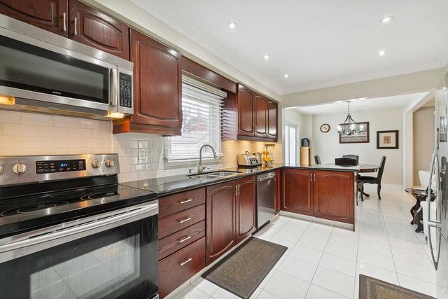 24 Brydon Cres, House detached with 3 bedrooms, 4 bathrooms and 5 parking in Brampton ON | Image 5