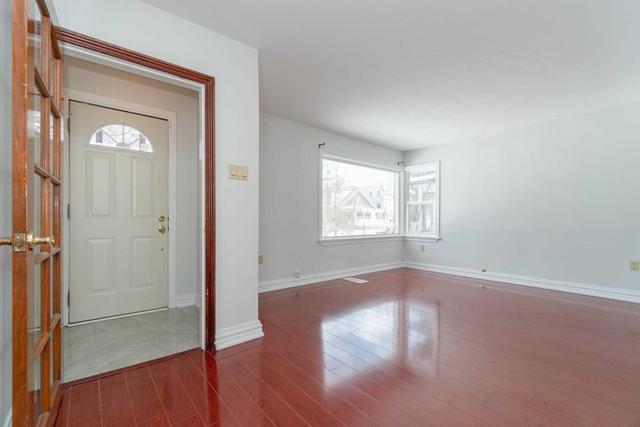 11 Wilson Ave, House detached with 3 bedrooms, 2 bathrooms and 2 parking in Brampton ON | Image 2