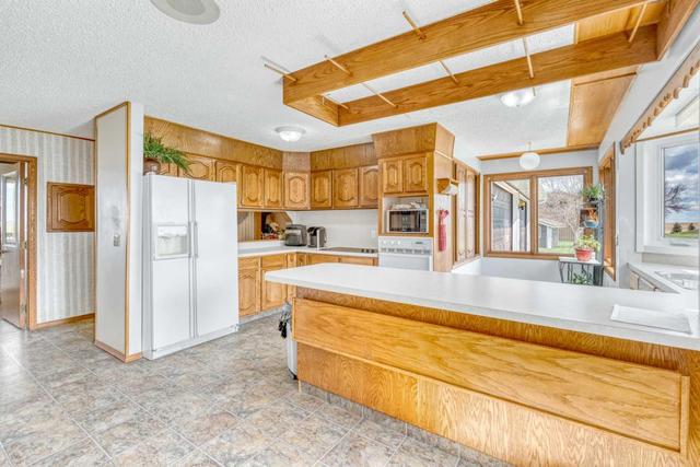 185038 Range Road 241, House detached with 5 bedrooms, 3 bathrooms and 10 parking in Vulcan County AB | Image 5
