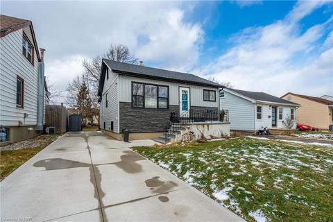 6127 Arad Street, House detached with 2 bedrooms, 1 bathrooms and 6 parking in Niagara Falls ON | Card Image