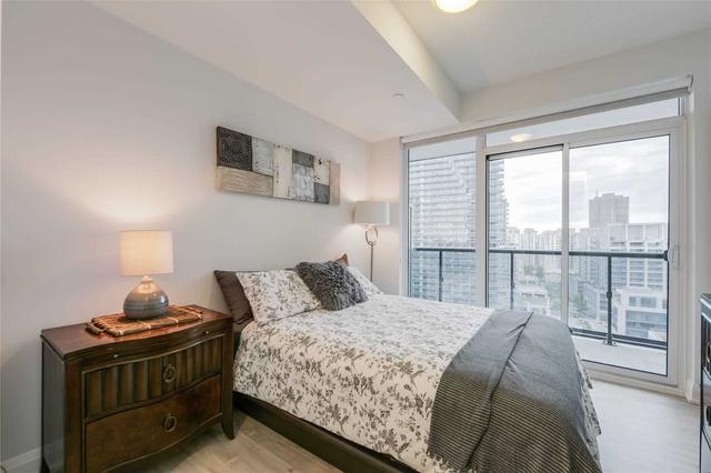 1402 - 56 Annie Craig Dr, Condo with 2 bedrooms, 1 bathrooms and 1 parking in Toronto ON | Image 4