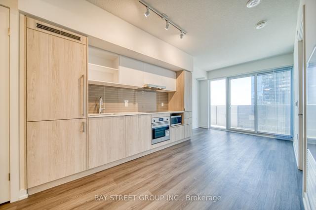 1608 - 138 Downes St, Condo with 1 bedrooms, 1 bathrooms and 0 parking in Toronto ON | Image 2
