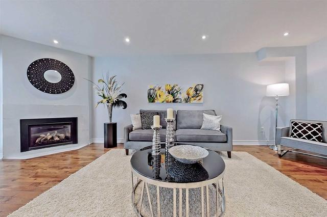 92 Trafalgar Sq, House detached with 4 bedrooms, 4 bathrooms and 4 parking in Vaughan ON | Image 9