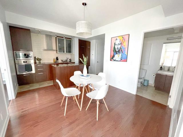 1002 - 14 York St, Condo with 2 bedrooms, 2 bathrooms and 1 parking in Toronto ON | Image 14