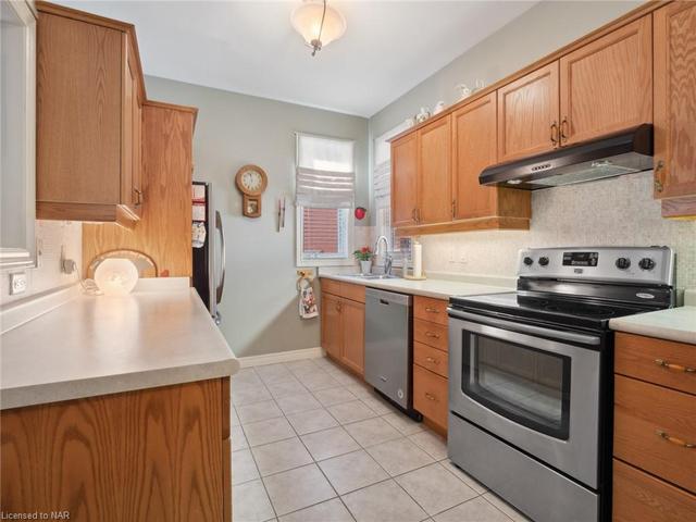 2290 Stonehaven Avenue, House attached with 2 bedrooms, 2 bathrooms and 6 parking in Niagara Falls ON | Image 35