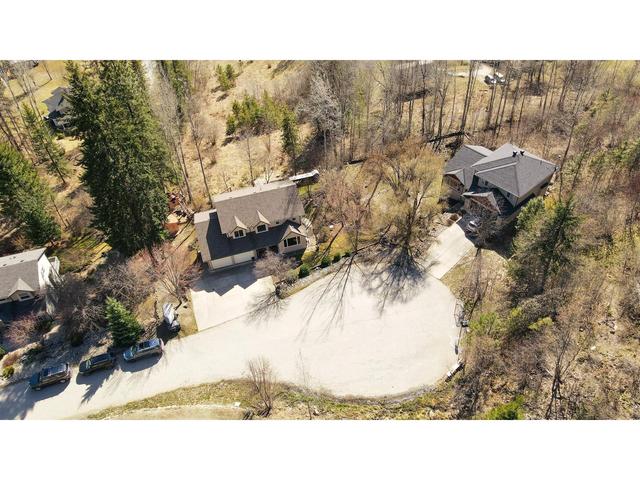 5820 Woodland Drive, House detached with 4 bedrooms, 4 bathrooms and null parking in Central Kootenay F BC | Image 3