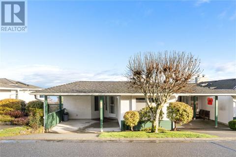 918 Highview Terr, House attached with 3 bedrooms, 3 bathrooms and null parking in Nanaimo BC | Card Image