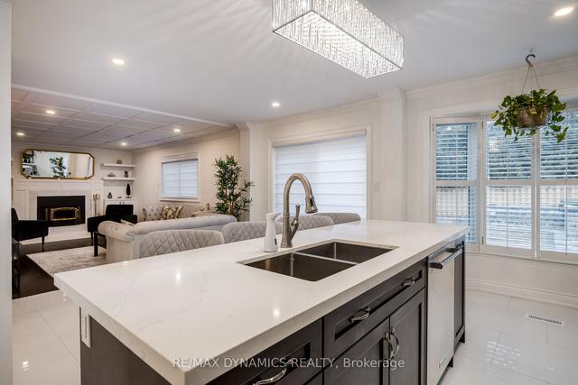 267 Hidden Tr E, House detached with 4 bedrooms, 4 bathrooms and 4 parking in Toronto ON | Image 3