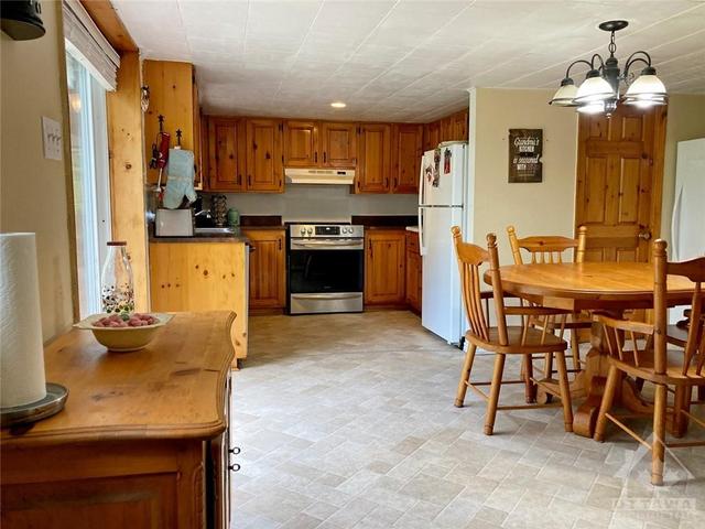 808 Lovers Lane, House detached with 2 bedrooms, 2 bathrooms and 10 parking in North Algona Wilberforce ON | Image 15