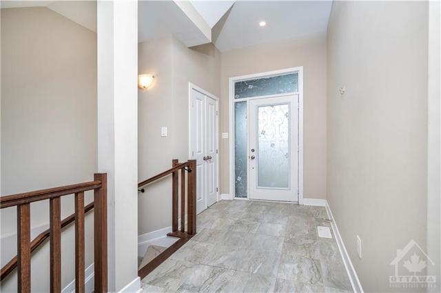 169 Longworth Avenue, Townhouse with 3 bedrooms, 3 bathrooms and 2 parking in Ottawa ON | Image 2
