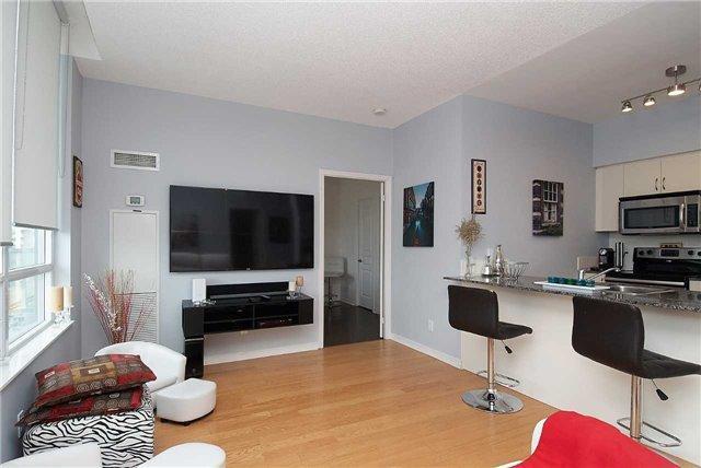 Lph2 - 15 Legion Rd, Condo with 2 bedrooms, 2 bathrooms and 1 parking in Toronto ON | Image 4