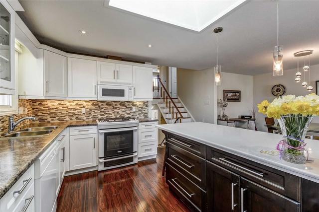 2368 Cotswold Cres, House detached with 3 bedrooms, 2 bathrooms and 4 parking in Burlington ON | Image 5