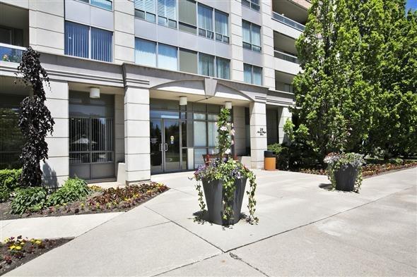 Lph 11 - 29 Northern Heights Dr, Condo with 2 bedrooms, 2 bathrooms and 1 parking in Richmond Hill ON | Image 2