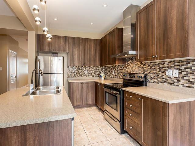 37 Chesterwood Cres, House attached with 3 bedrooms, 3 bathrooms and 1 parking in Brampton ON | Image 10