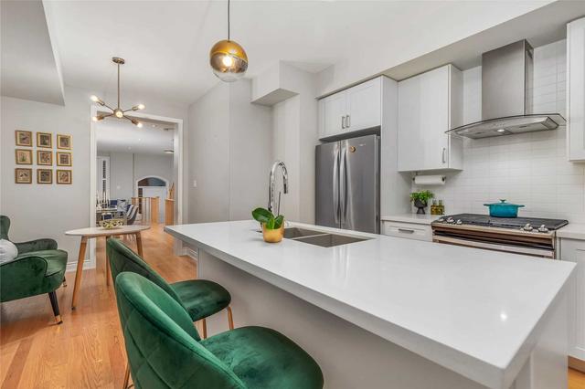 151 Norseman St, Townhouse with 3 bedrooms, 4 bathrooms and 2 parking in Toronto ON | Image 5