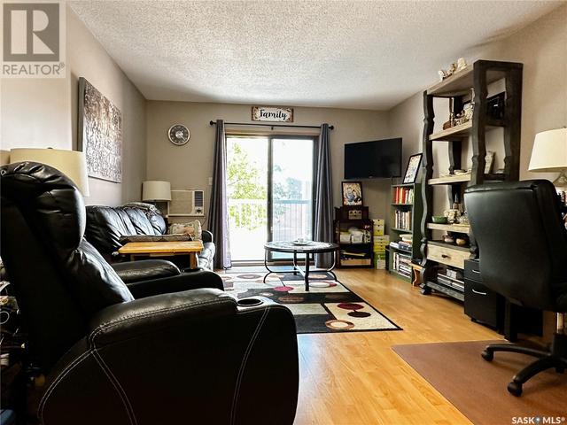 204 - 1002 108th Street, Condo with 1 bedrooms, 1 bathrooms and null parking in North Battleford CY SK | Image 2
