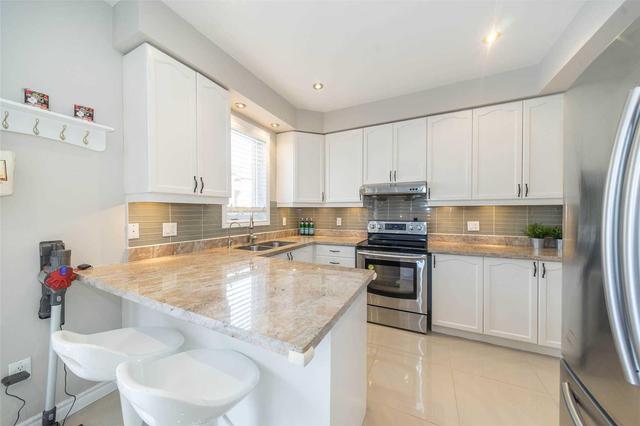 56 Stotts Cres, House detached with 4 bedrooms, 4 bathrooms and 2 parking in Markham ON | Image 6