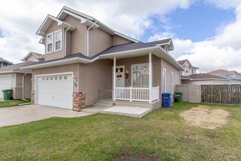32 Willowbrook Bay Nw, House detached with 3 bedrooms, 2 bathrooms and 4 parking in Airdrie AB | Card Image