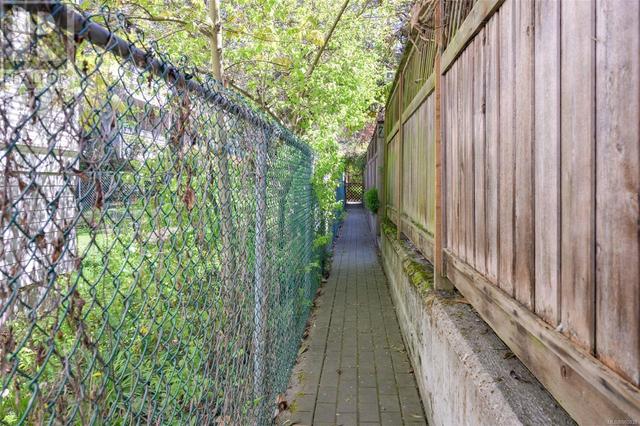 Walkway to Vancouver street (only residents can access) | Image 27