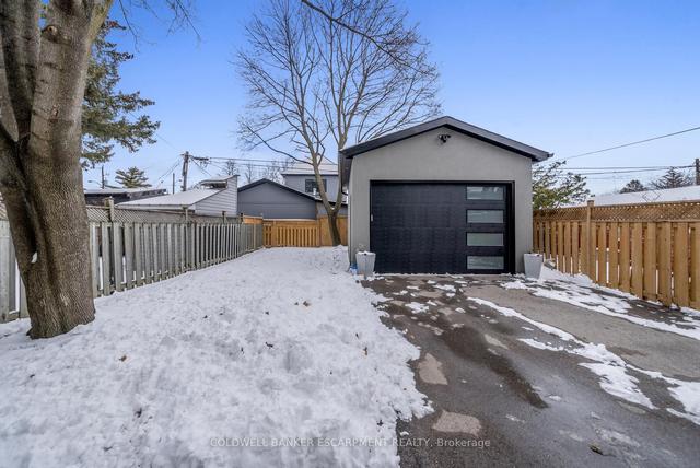 17 Bruton Rd, House detached with 3 bedrooms, 4 bathrooms and 5 parking in Toronto ON | Image 11