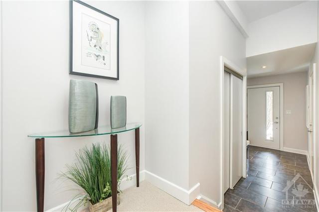 51 Evelyn Avenue, Townhouse with 2 bedrooms, 3 bathrooms and 2 parking in Ottawa ON | Image 5