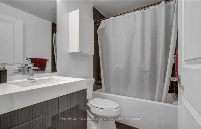 4208 - 251 Jarvis St, Condo with 2 bedrooms, 1 bathrooms and 0 parking in Toronto ON | Image 3