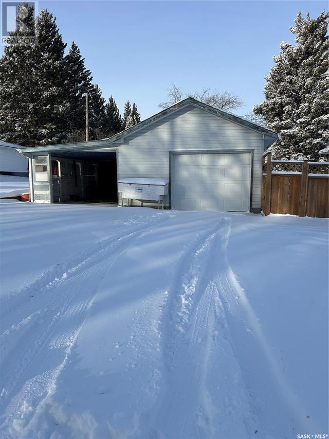 101 5th Avenue W, House detached with 6 bedrooms, 3 bathrooms and null parking in Kelvington SK | Image 4