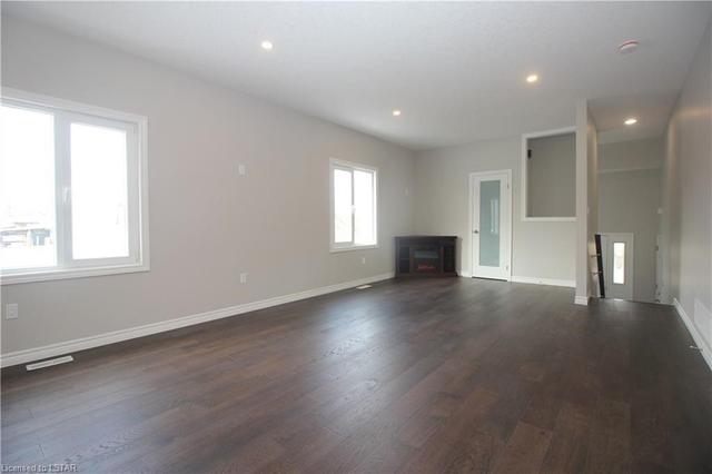 725 Huron St, House detached with 3 bedrooms, 3 bathrooms and 4 parking in London ON | Image 4