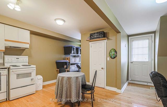 131 Beatrice St, House semidetached with 1 bedrooms, 1 bathrooms and 1 parking in Toronto ON | Image 3
