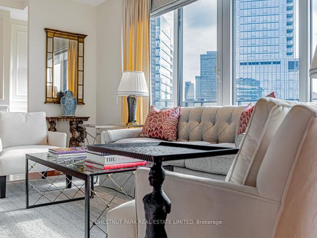 1802 - 88 Davenport Rd, Condo with 2 bedrooms, 2 bathrooms and 1 parking in Toronto ON | Image 5