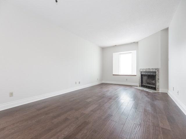 Upper - 388 Parliament St, House detached with 2 bedrooms, 2 bathrooms and 1 parking in Toronto ON | Image 5