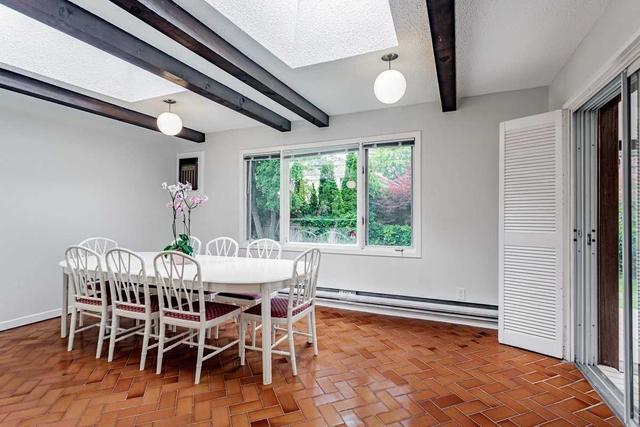 22 Chipstead Rd, House detached with 4 bedrooms, 4 bathrooms and 6 parking in Toronto ON | Image 2
