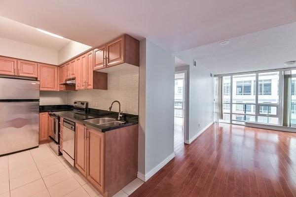 1201 - 263 Wellington St W, Condo with 1 bedrooms, 1 bathrooms and 0 parking in Toronto ON | Image 3