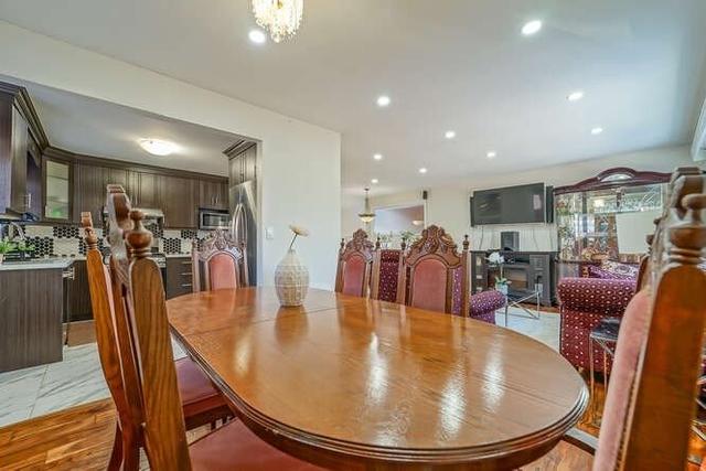 81 Cornwall Rd, House detached with 3 bedrooms, 2 bathrooms and 5 parking in Brampton ON | Image 3