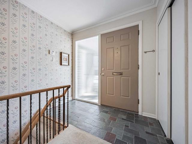 18 Oldham Rd, House detached with 3 bedrooms, 3 bathrooms and 6 parking in Toronto ON | Image 9