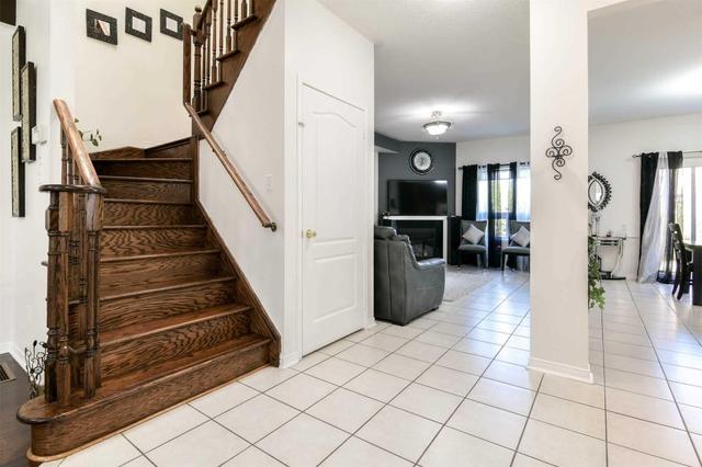 1244 Mcmullen Cres, House detached with 4 bedrooms, 4 bathrooms and 2 parking in Milton ON | Image 4