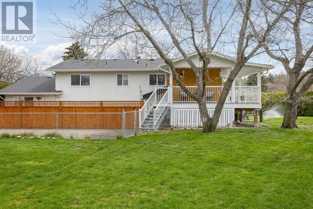4330 San Michelle Court, House detached with 4 bedrooms, 2 bathrooms and 2 parking in Kelowna BC | Image 2