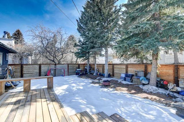 135 Wildwood Drive Sw, House detached with 4 bedrooms, 3 bathrooms and 4 parking in Calgary AB | Image 29