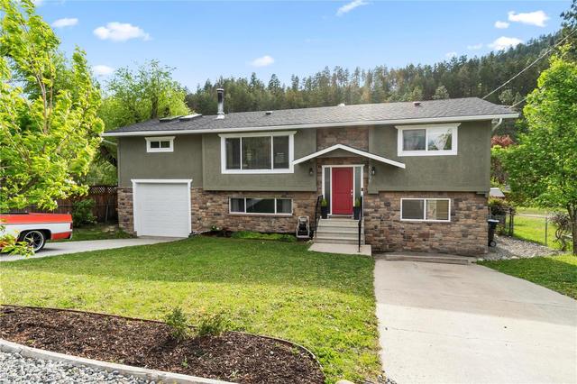 6046 Jackson Crescent, House detached with 5 bedrooms, 3 bathrooms and 4 parking in Peachland BC | Card Image