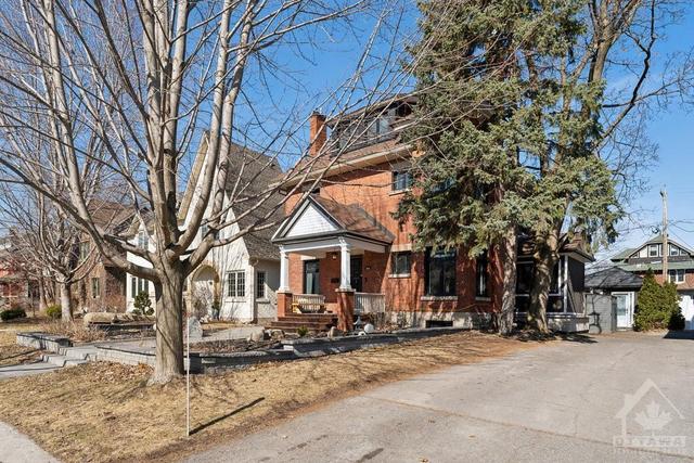 289 Clemow Avenue, House detached with 6 bedrooms, 4 bathrooms and 4 parking in Ottawa ON | Image 2