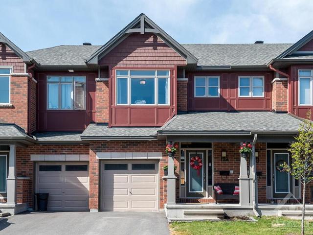 129 Overberg Way, Townhouse with 3 bedrooms, 3 bathrooms and 2 parking in Ottawa ON | Image 1