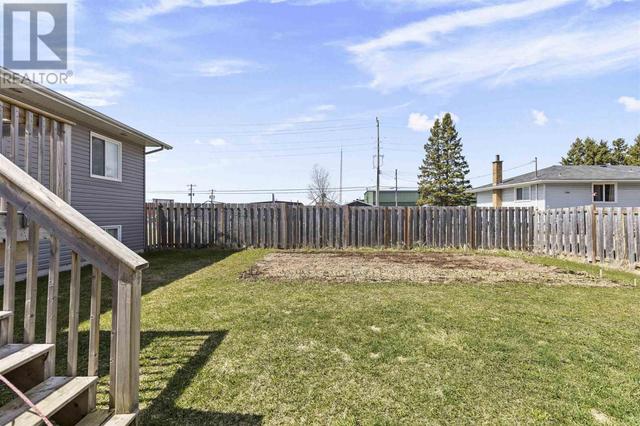 8 Sherbrook Dr, House detached with 5 bedrooms, 3 bathrooms and null parking in Sault Ste. Marie ON | Image 35