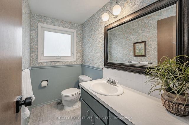 22 Cedar St, House detached with 3 bedrooms, 2 bathrooms and 5 parking in Guelph ON | Image 8