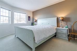 123 Mt Mckenzie Gardens Se, Home with 2 bedrooms, 3 bathrooms and 4 parking in Calgary AB | Image 8